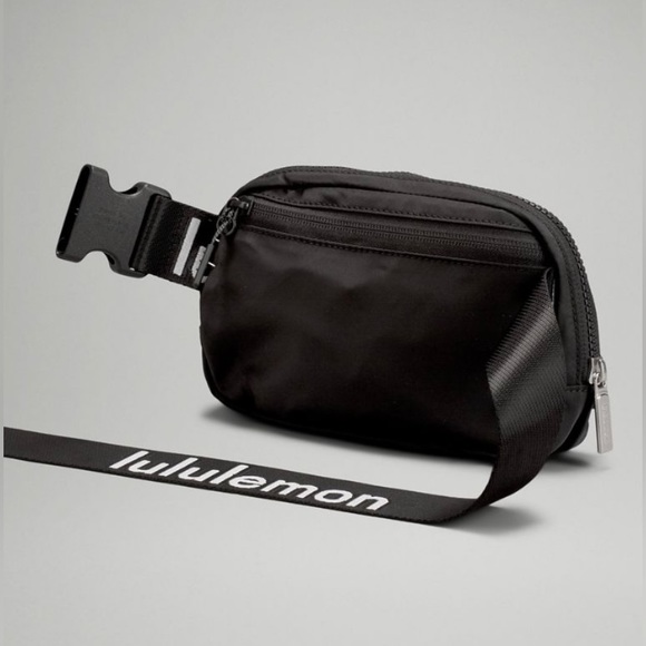 NWT LULULEMON EVERYWHERE SIGNATURE BELT BAG - Picture 3 of 6